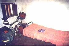 Nur ein Bett - ich habe auf dem Boden geschlafen.