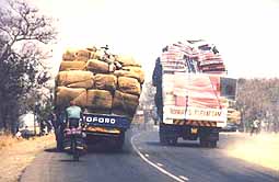 Auf offener Stra&szlig;e kommt man kaum an den Autos vorbei  :-)